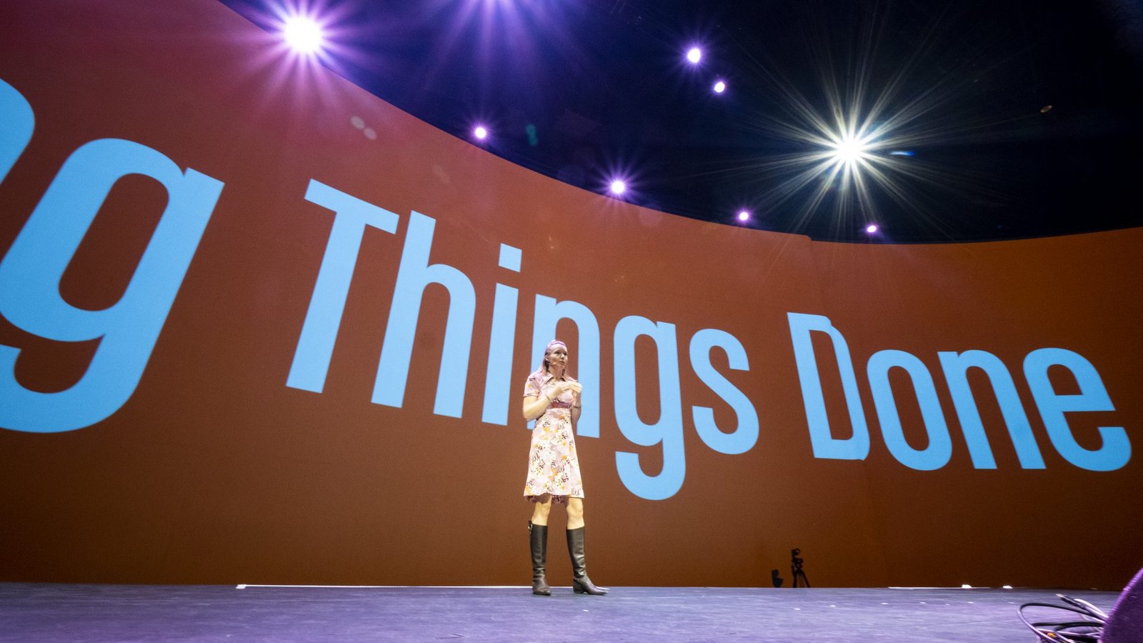 Elise de Bres speaking on the main stage of the GTD Summit in Amsterdam